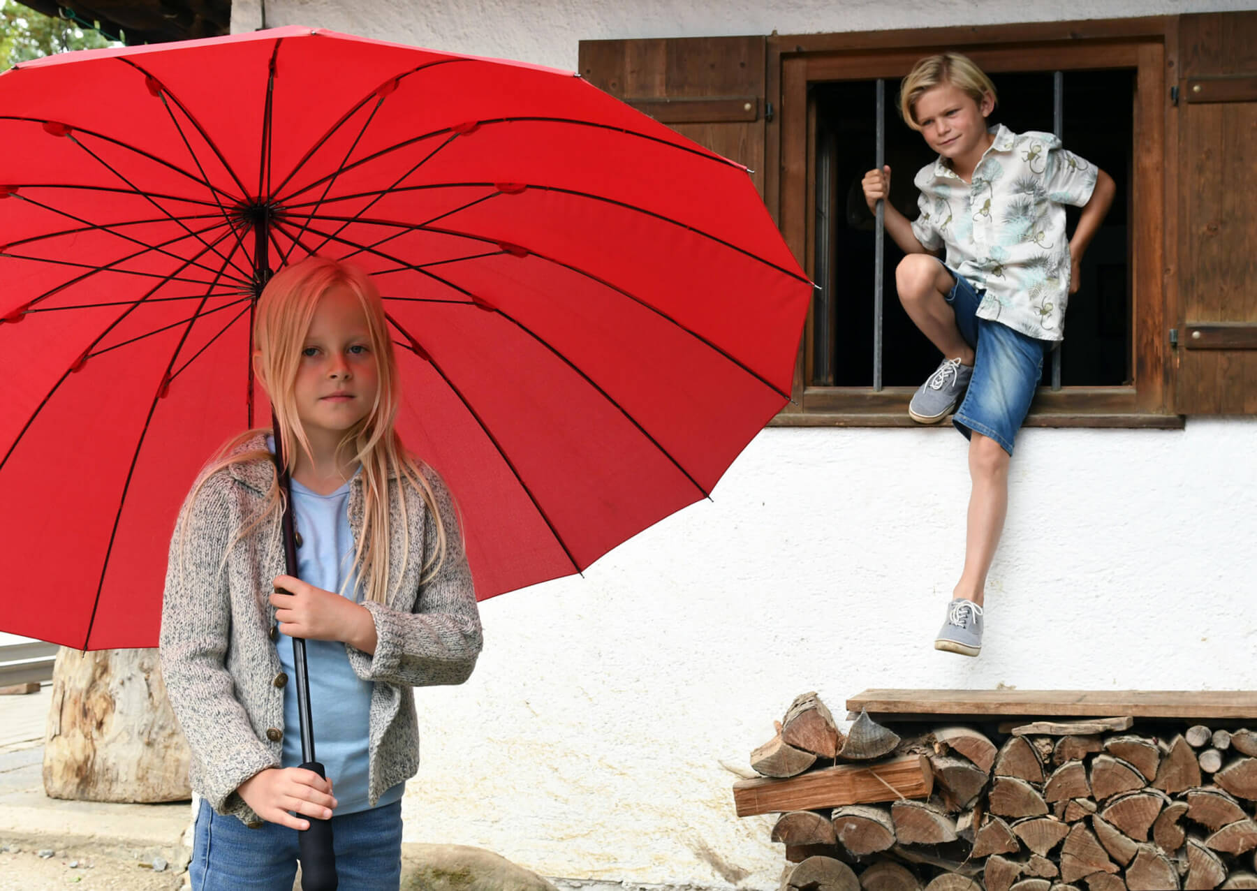 9 Frühling -  Mit Regenschirmen fliegen - © ZDF/ Barbara Bauriedl
